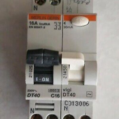 DISJONCTEUR DIFFERENTIEL DT40 16A 30/300mA MERLIN GERIN